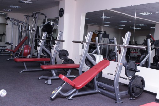 Наклонная скамья со стойками для жима лежа AeroFit IT IT715 Наклонная скамья со стойками для жима лежа AeroFit IT IT715