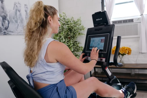 Велотренажер SOLE LCR (2023) с горизонтальной посадкой