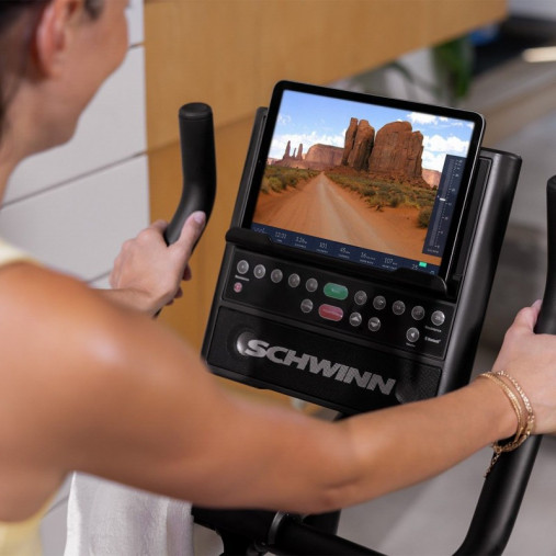 Велотренажер Schwinn 590U с вертикальной посадкой Велотренажер Schwinn 590U с вертикальной посадкой