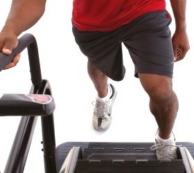 Остановка ступеней в нижней точке для удобного захода на тренажер